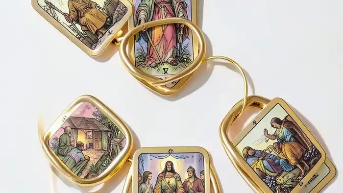 Расклад Таро "цепочка" на предательство: схема из семи карт и их значений в контексте предательства