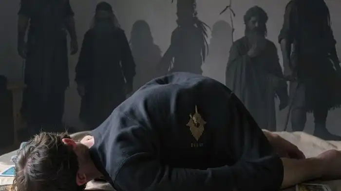 Расклад Таро "веер" на спину — схема расположения карт по энергетическим центрам тела